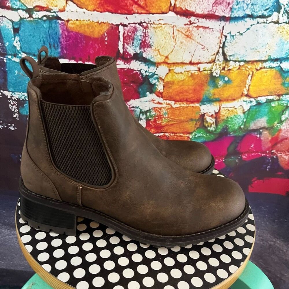 B-52 by Bullboxer  Lug Vegan Leather Side Zip Chunky Boot Size 10 Medium Brown N